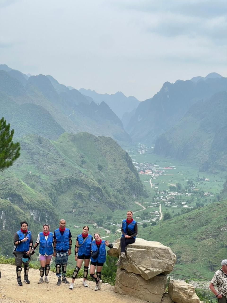 Yolo Ha Giang Adventures, Motorbike And Loop Tours Hotel Exterior photo