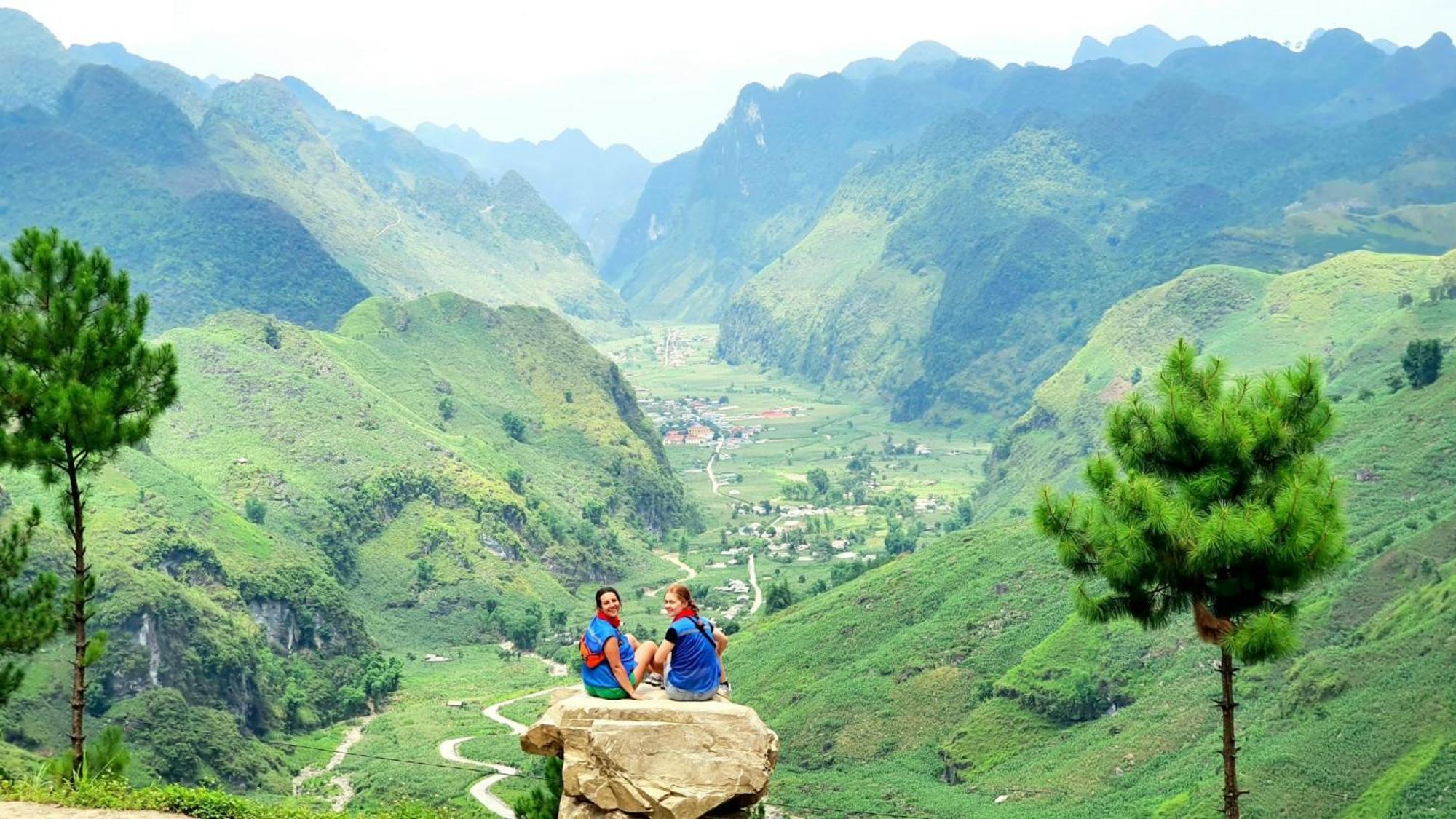 Yolo Ha Giang Adventures, Motorbike And Loop Tours Hotel Exterior photo
