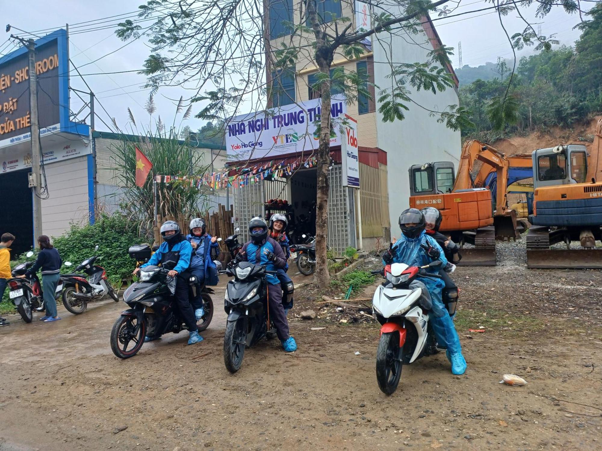 Yolo Ha Giang Adventures, Motorbike And Loop Tours Hotel Exterior photo
