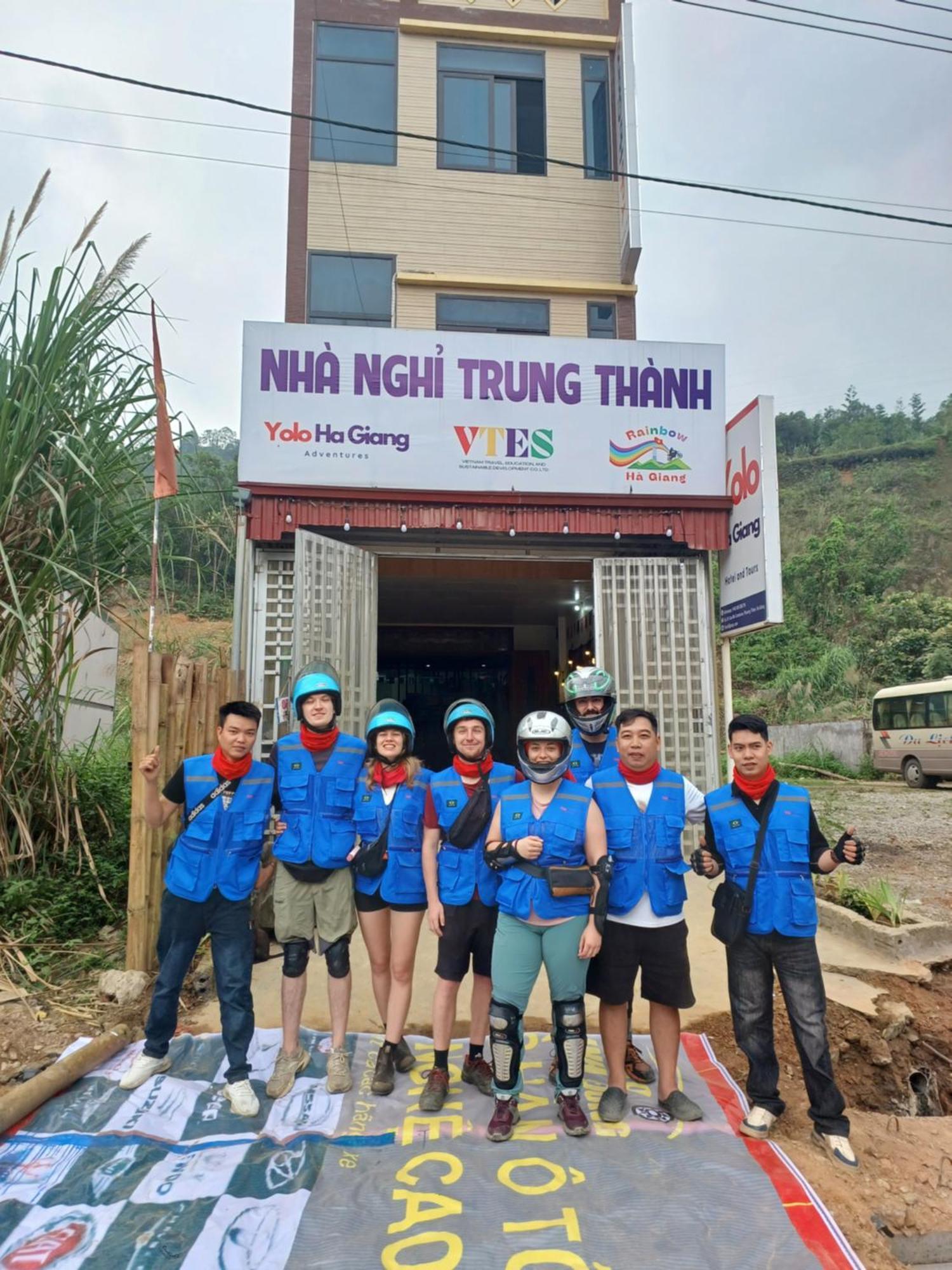 Yolo Ha Giang Adventures, Motorbike And Loop Tours Hotel Exterior photo
