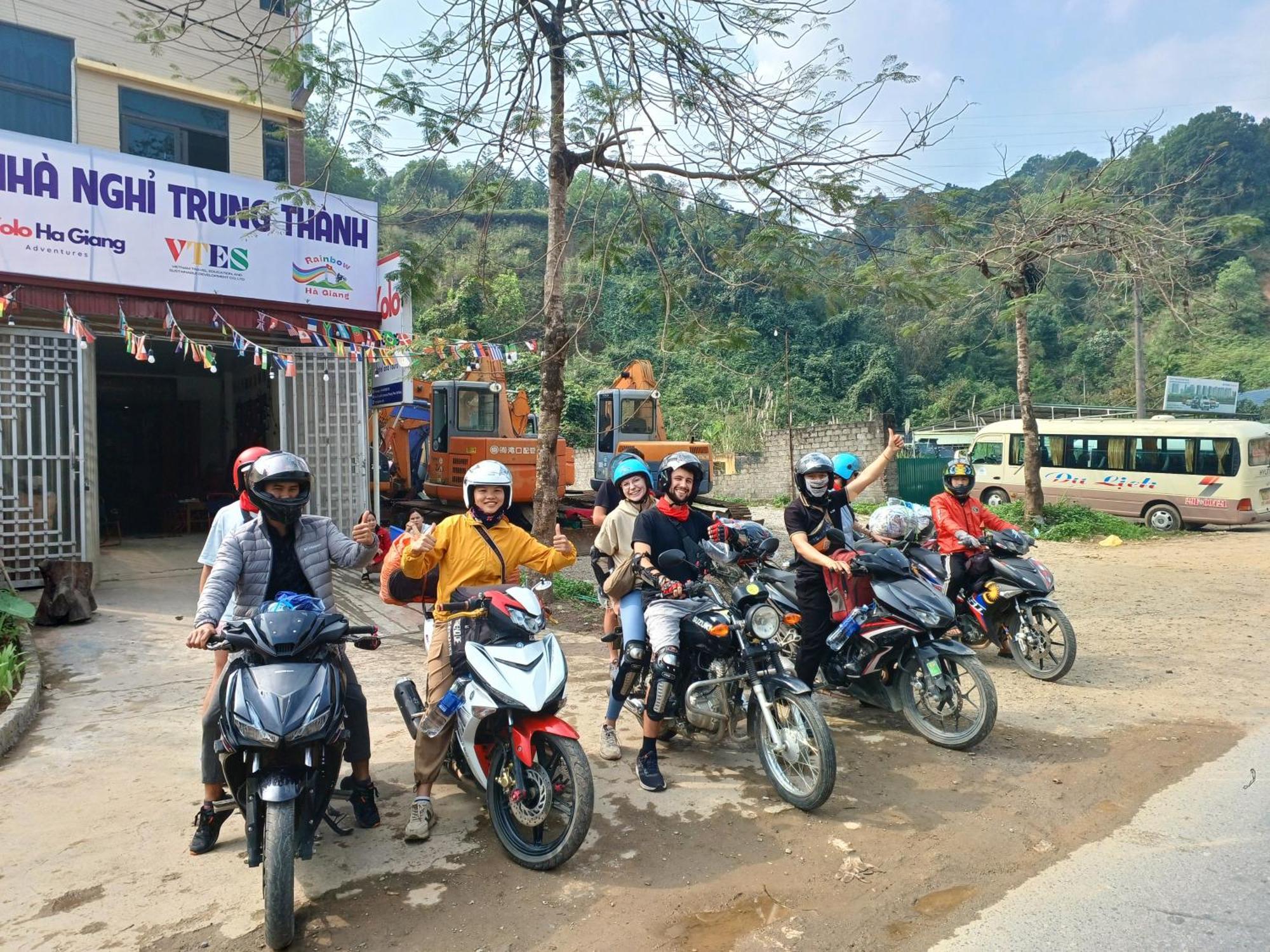 Yolo Ha Giang Adventures, Motorbike And Loop Tours Hotel Exterior photo