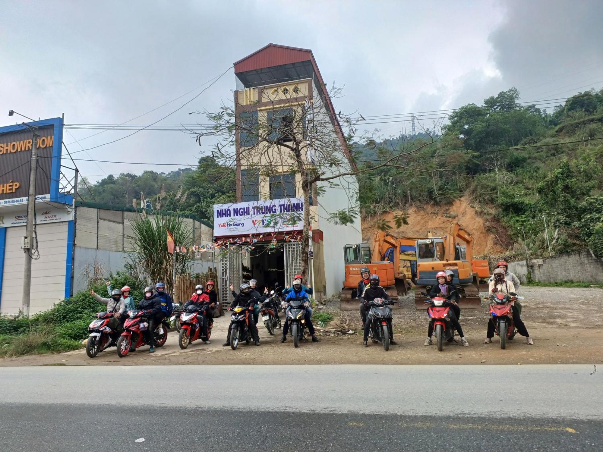 Yolo Ha Giang Adventures, Motorbike And Loop Tours Hotel Exterior photo