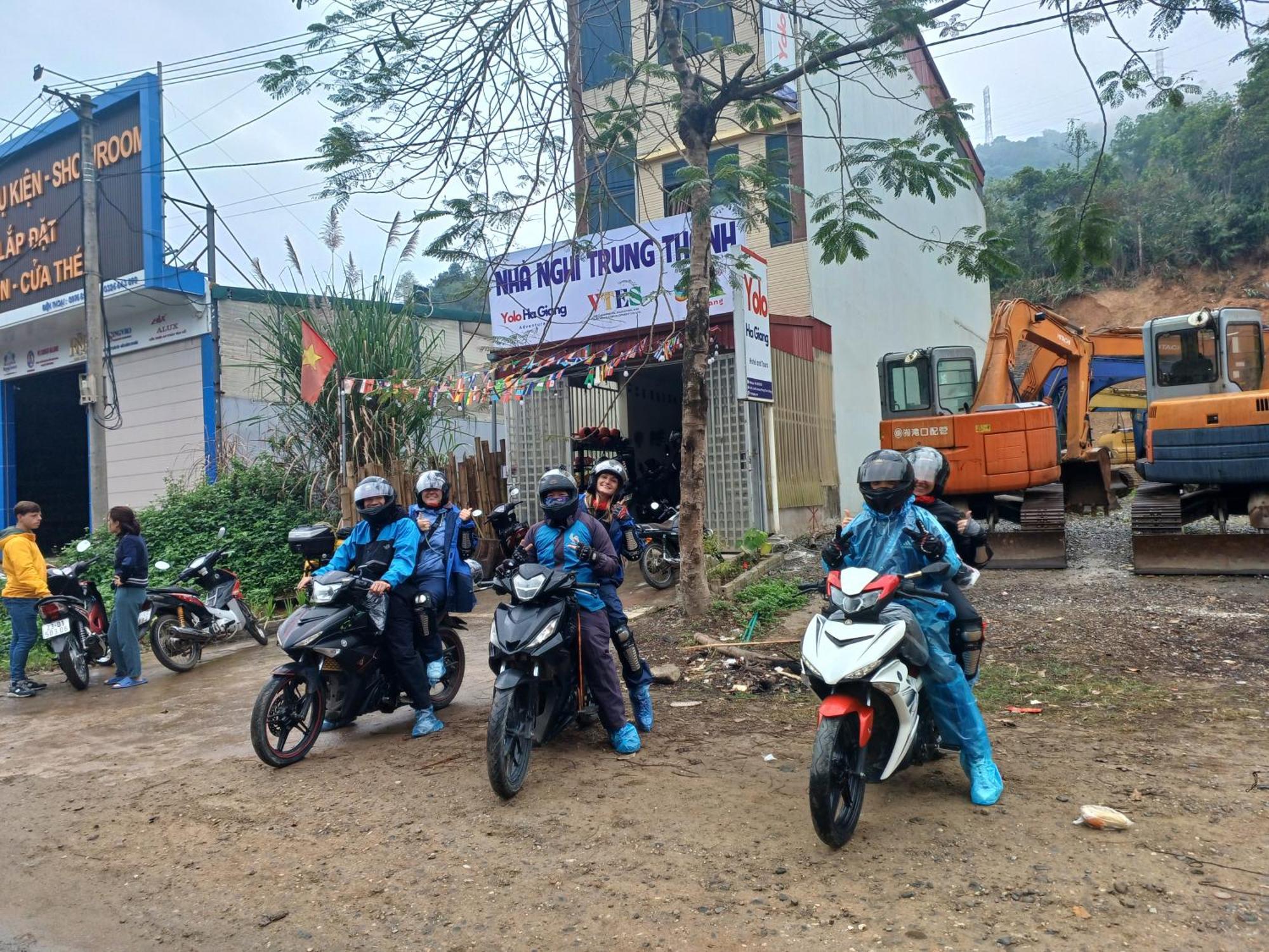 Yolo Ha Giang Adventures, Motorbike And Loop Tours Hotel Exterior photo
